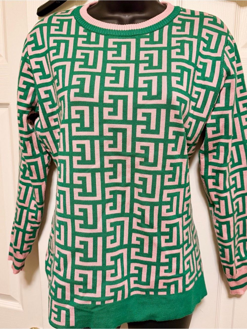 Geometric Pattern Women's Sweater Top in Green and Pink